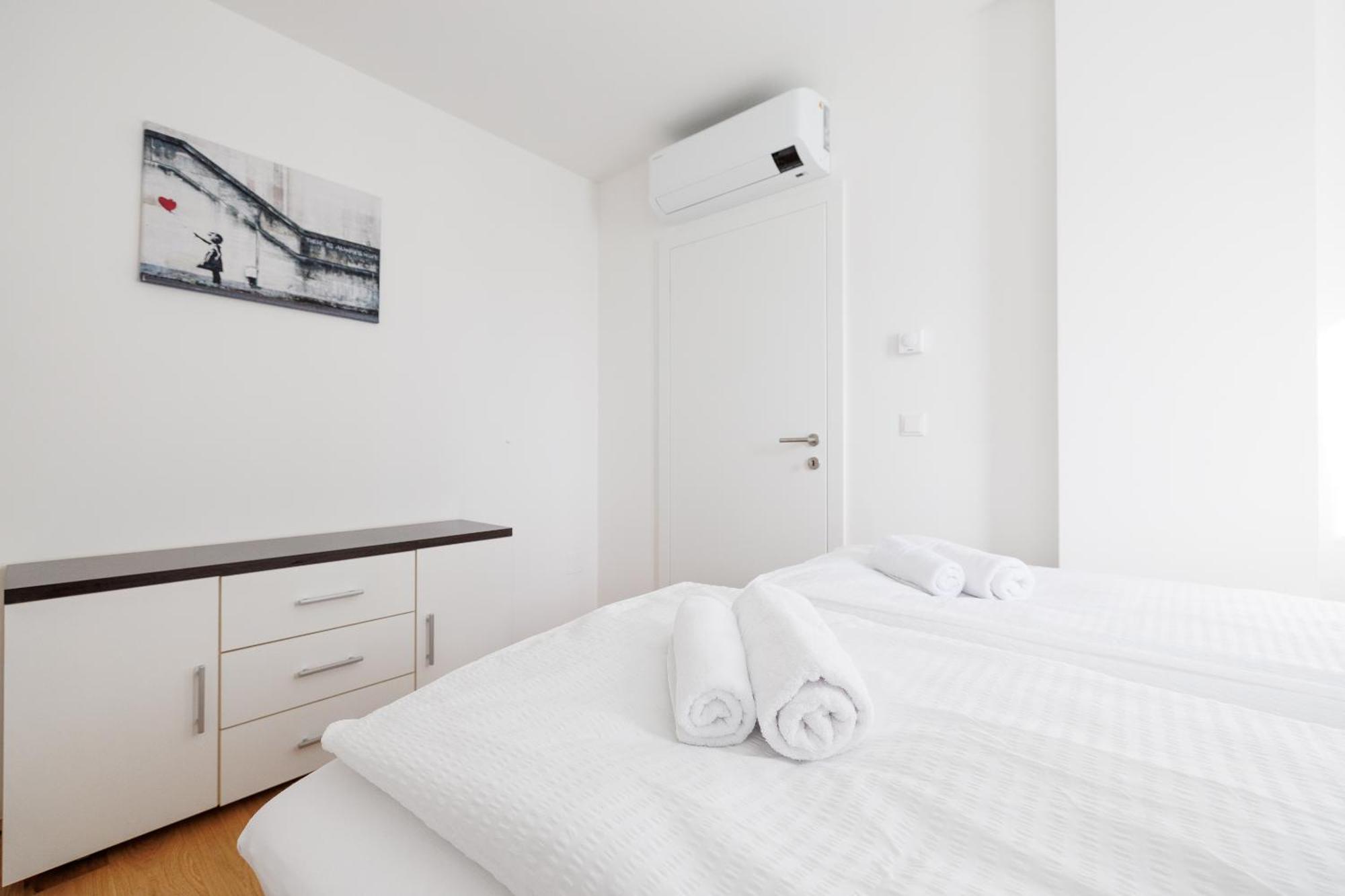 Symphony Apartments 38 - Modern Loft With Terrace And Grill In Central Location Wien Ngoại thất bức ảnh
